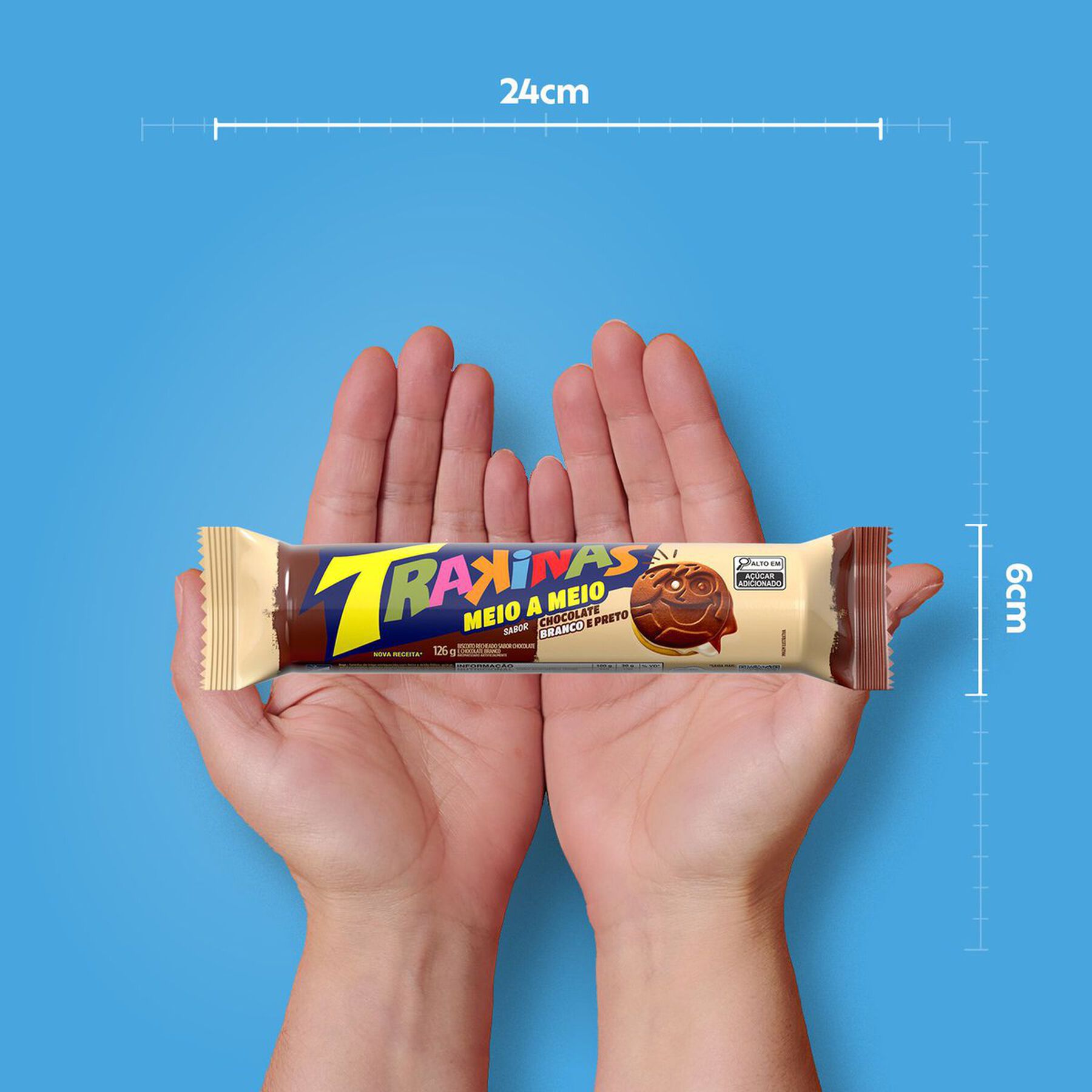 Biscoito Recheio Chocolate Branco e Preto Trakinas Meio a Meio Pacote 126g