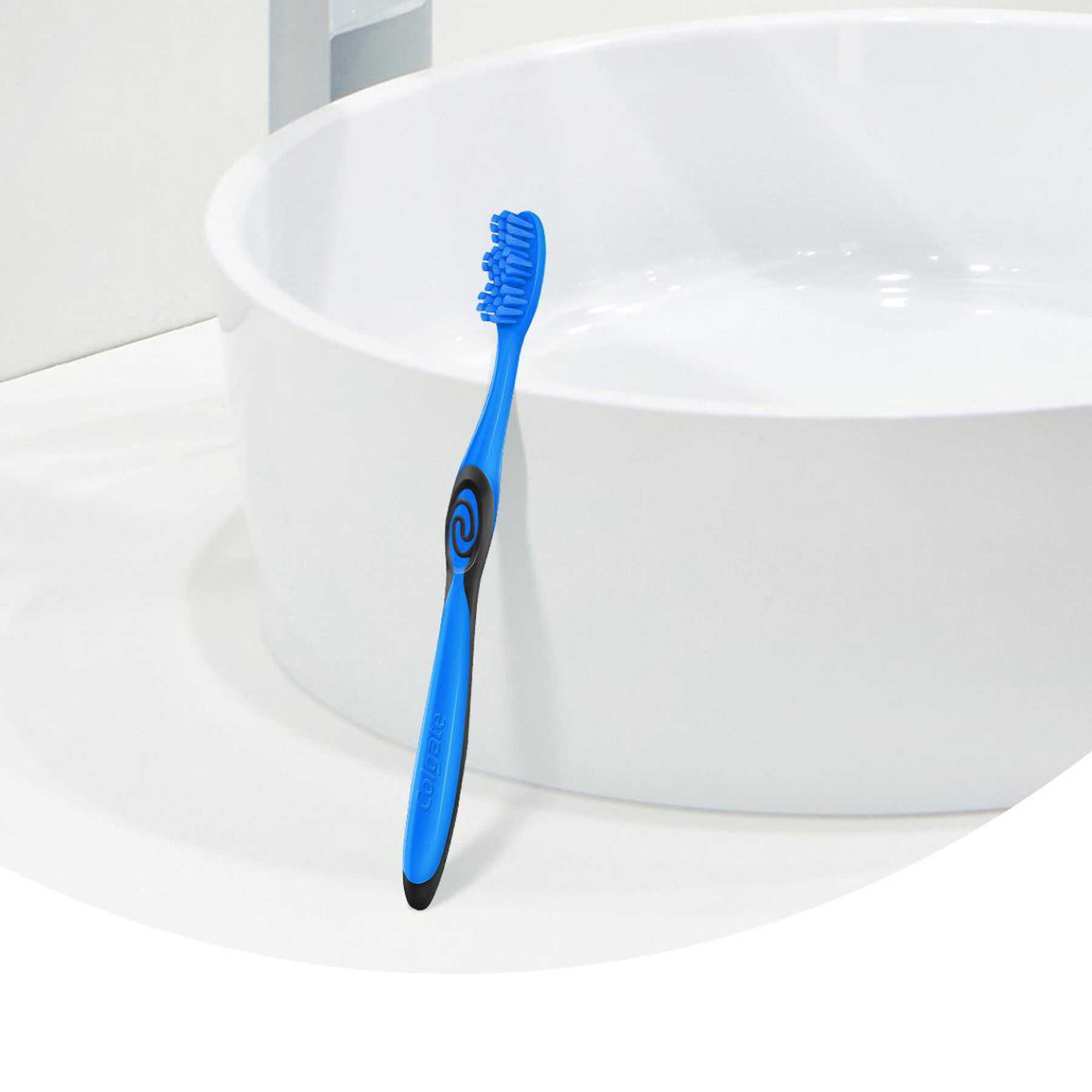 Escova Dental M&eacute;dia Limpeza Efetiva Colors Colgate C/05 Unidades&nbsp;